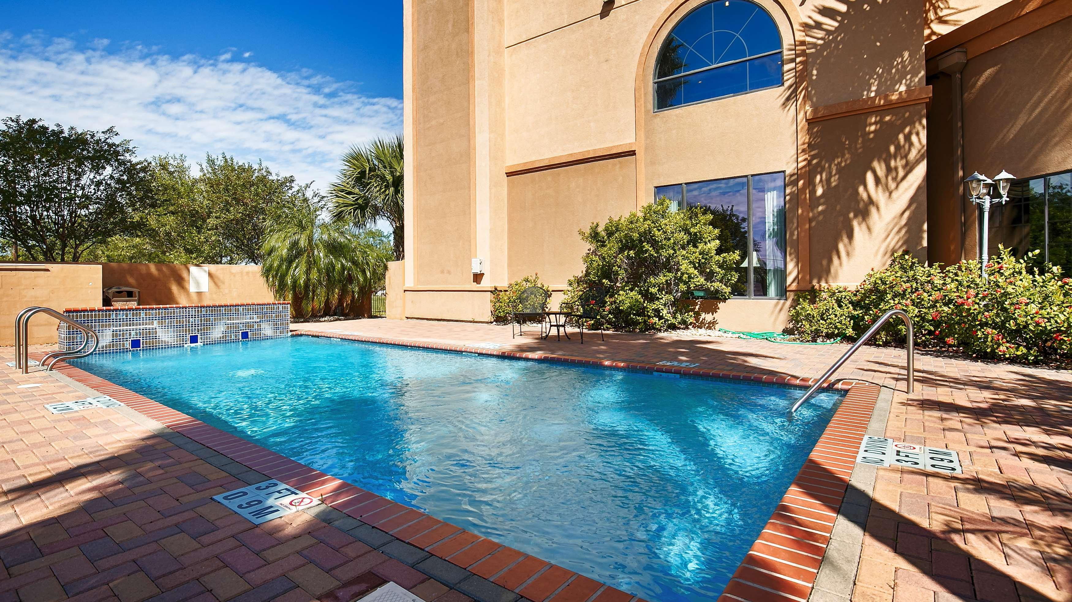 Best Western Casa Villa Suites Harlingen Exterior photo